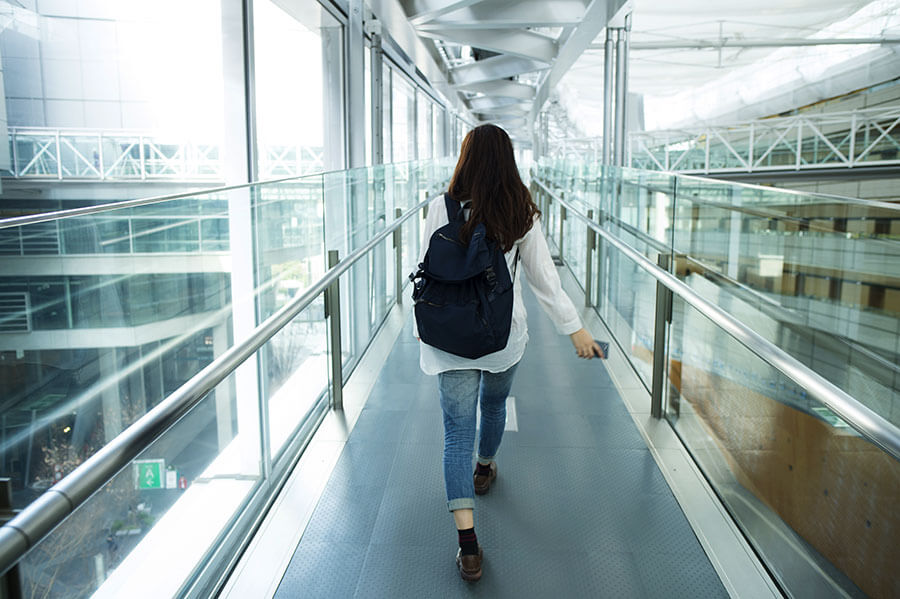 Future_Building_Air_Quality Woman with backpack walking